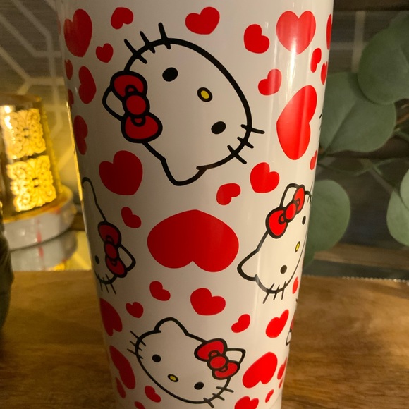 Hello Kitty - Picture 2 of 4